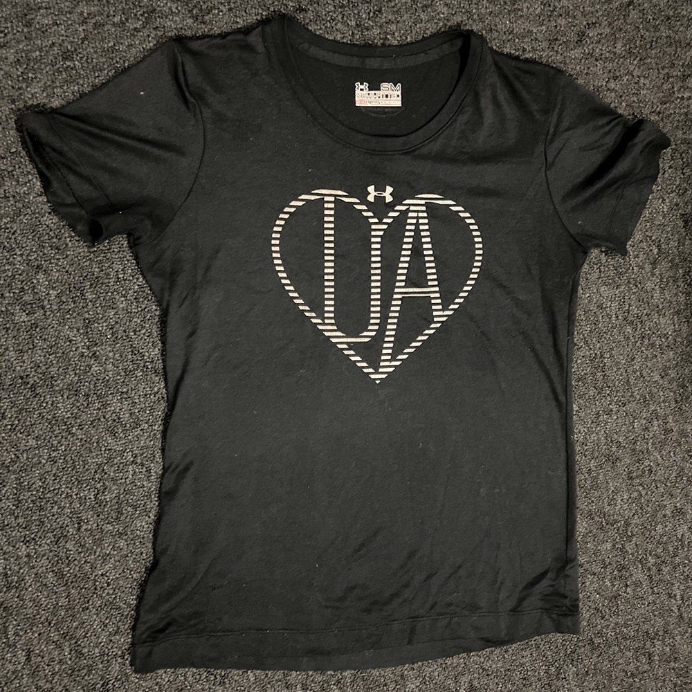 Womens Under Armour heat Gear semi fitted black shirt with a Heart S